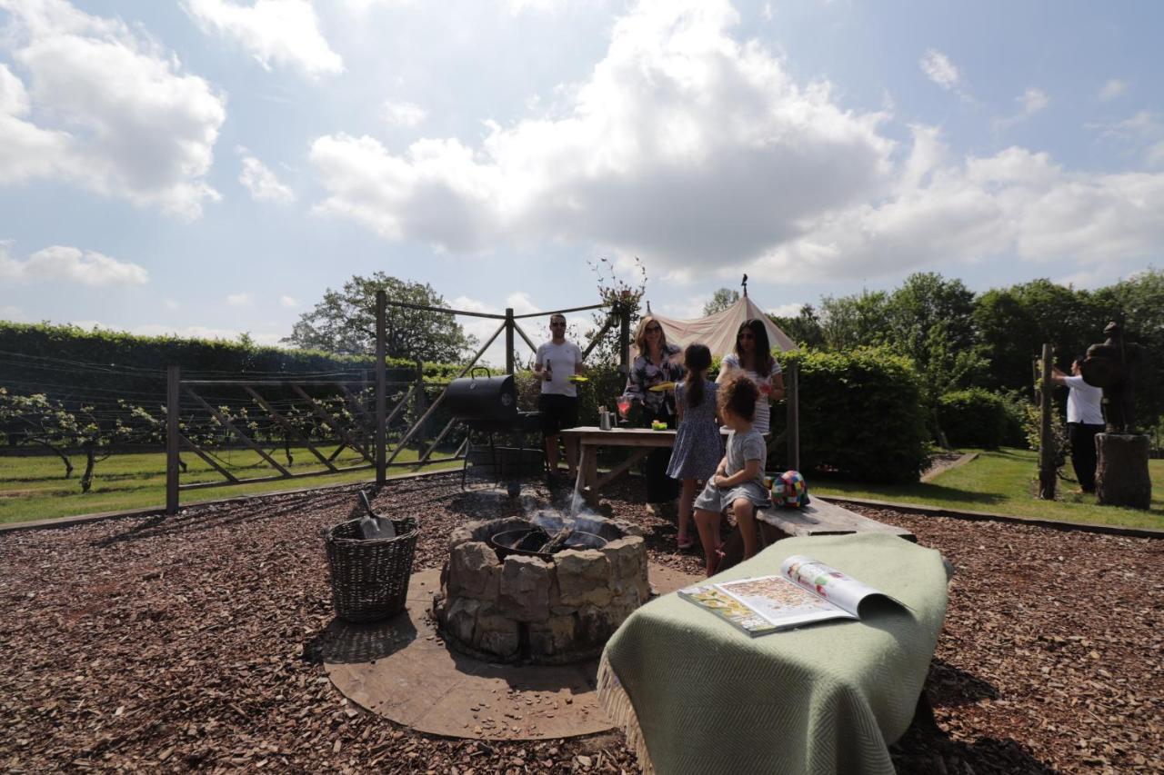Отель Leeds Castle Knights Glamping Экстерьер фото