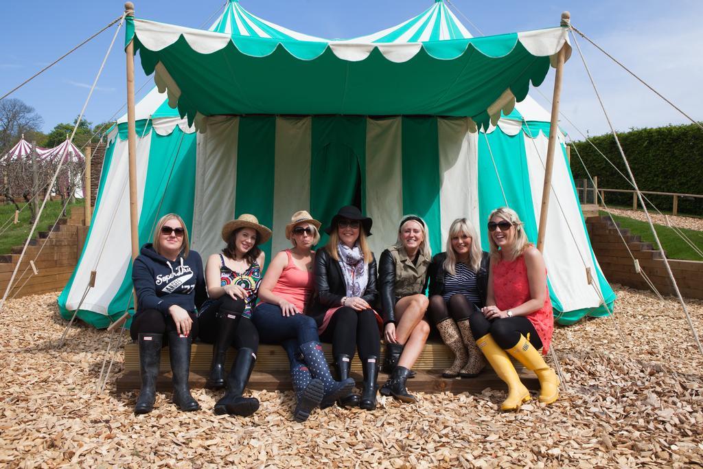 Отель Leeds Castle Knights Glamping Экстерьер фото