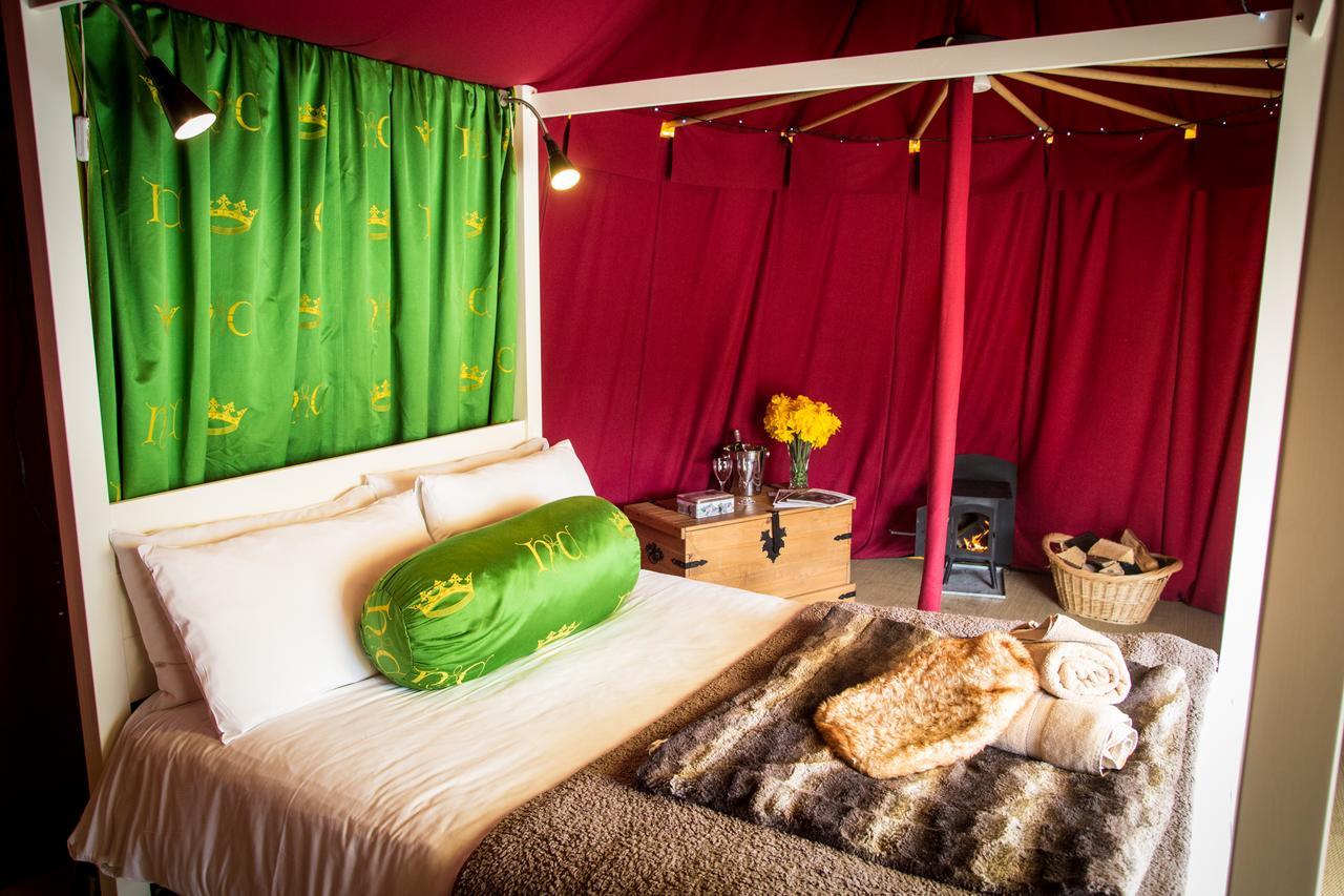 Отель Leeds Castle Knights Glamping Экстерьер фото