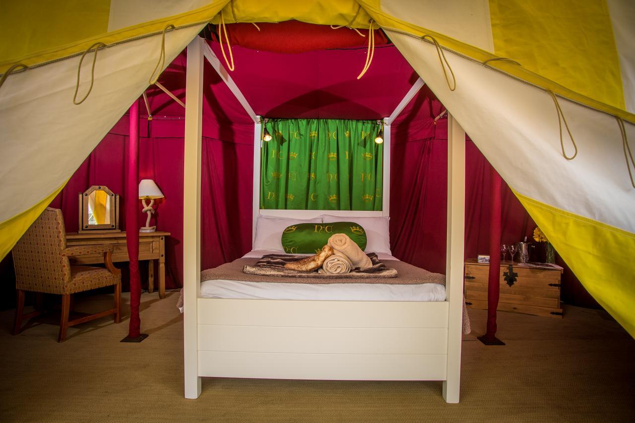 Отель Leeds Castle Knights Glamping Экстерьер фото